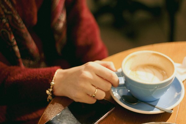 How can you create a capsule wardrobe that suits both work and leisure?